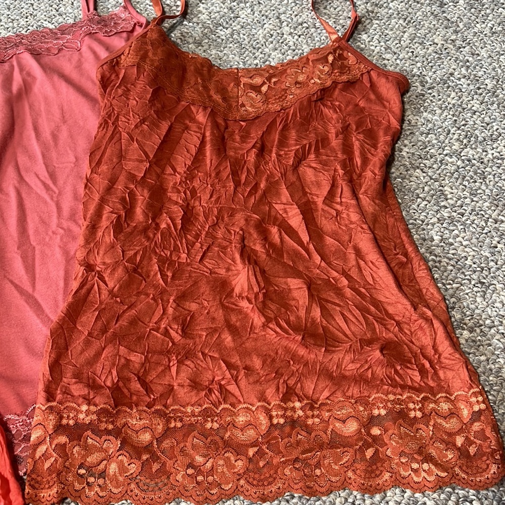 Tank tops - Picture 3 of 9